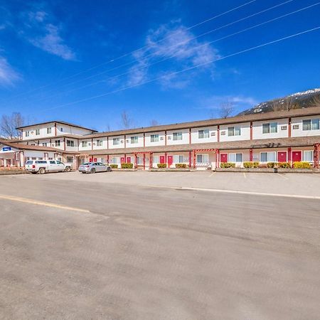 The Revelstoke Gateway Inn 외부 사진