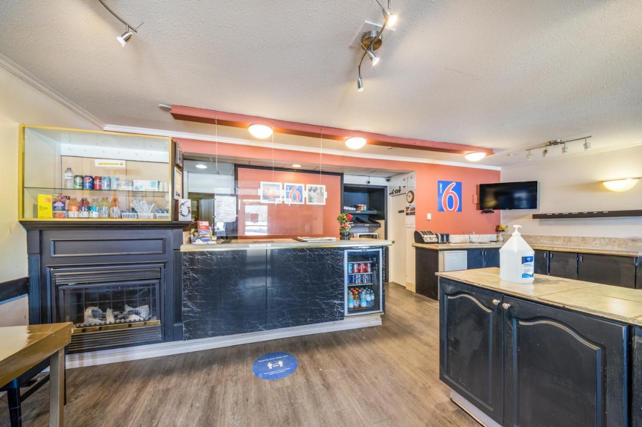 The Revelstoke Gateway Inn 외부 사진