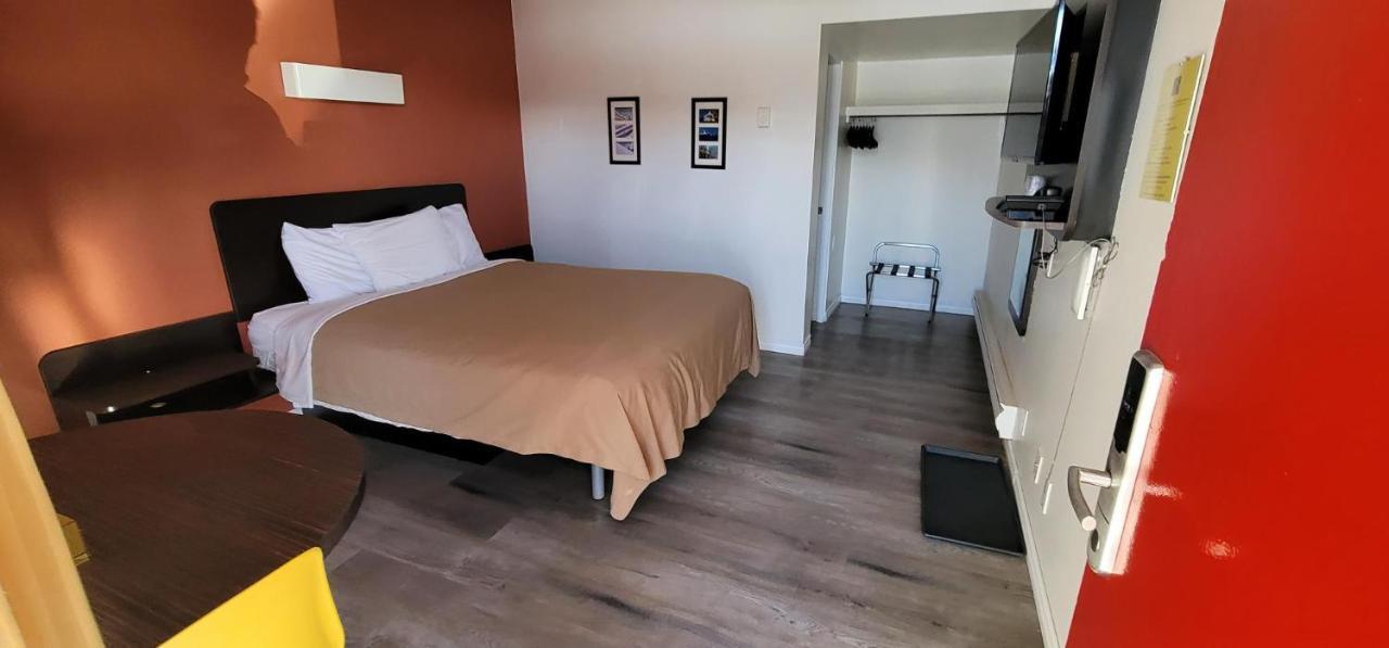 The Revelstoke Gateway Inn 외부 사진