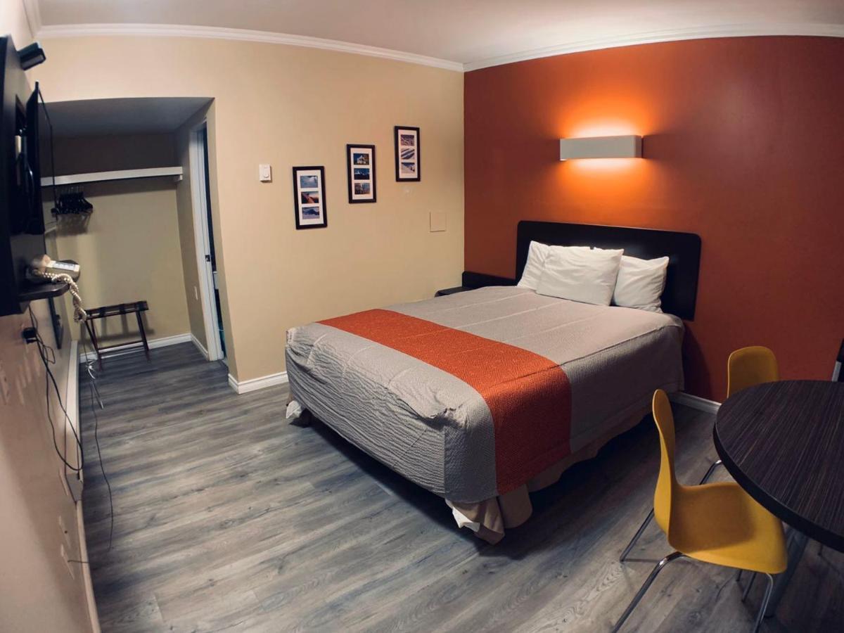 The Revelstoke Gateway Inn 외부 사진